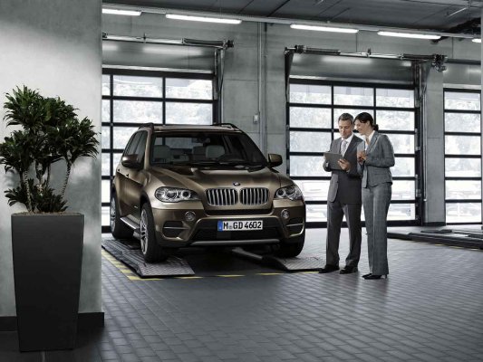 BMWEspana's tweet photo. Conduce, no te preocupes...El servicio técnico déjalo en nuestras manos: #BMWServices https://t.co/HI2eQTd07i https://t.co/txHJcEImMc