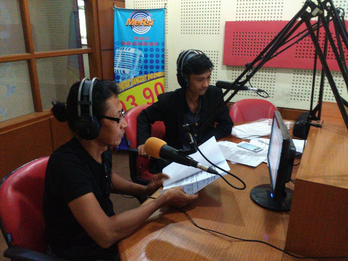 lima_management's tweet image. listen now @939mersifm talkshow cara mudah menjadi importir barang china #infobisnis #event #TangerangLIVE