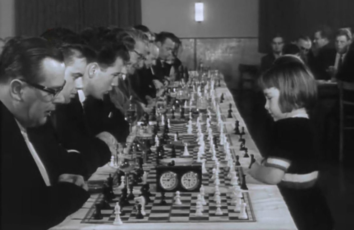 Olimpiu G. Urcan on Twitter: "Girl power. 6-year-old German prodigy Jutta  Hempel during a 1966 simultaneous exhibition.… "
