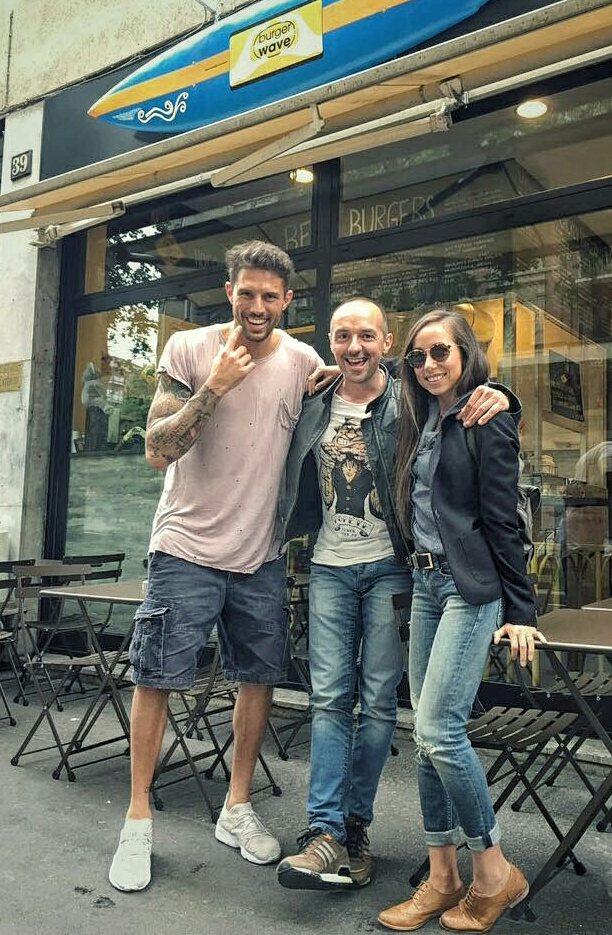 ilVeeC's tweet photo. Domani dalle 19 via Monte Nero 39 Milano, io @TessMasazza e @Queenie_Boy saremo #CamerieriXunGiorno per @SlumsDunk https://t.co/tEeF09w1kz