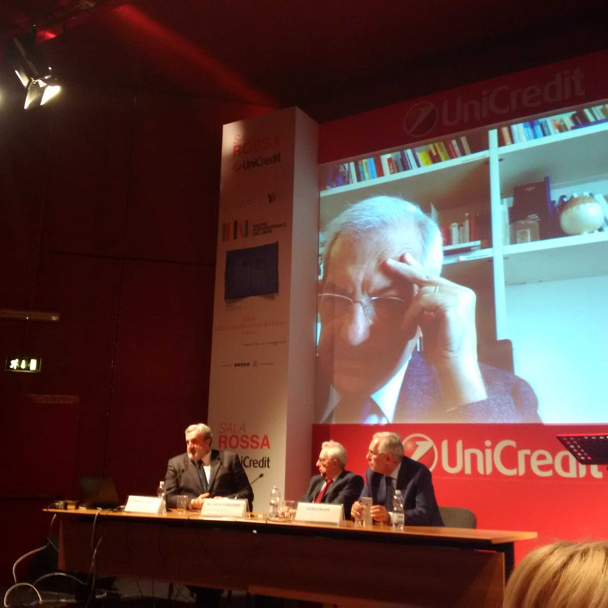 ApollonioAndrea's tweet photo. #Violante, #Grassi e @micheleemiliano su Aldo #Moro, statista indimenticato ma mai compreso fino in fondo. #SalTo14 https://t.co/2dWka8ngcO