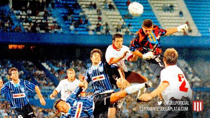 EdelpOficial's tweet photo. #UnDiaComoHoy Se cumplen 20 años de la noche en que @chiquibossio se hizo gigante. La nota https://t.co/inAf50E3Vx https://t.co/SLZz2b09YW