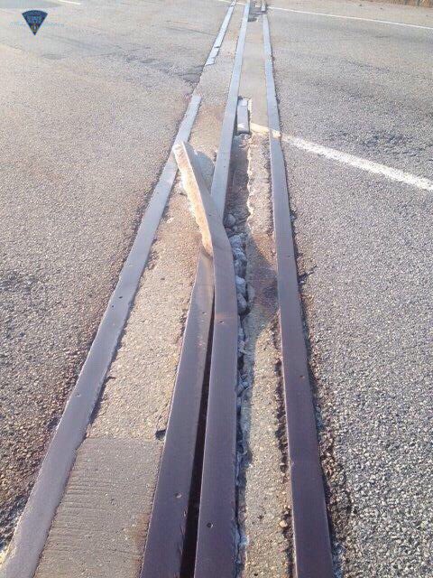 MassStatePolice's tweet image. #MAtraffic Several disabled Veh's due to this expansion joint, I-290 EB at x.24 in #Northborough. Left lane closed.