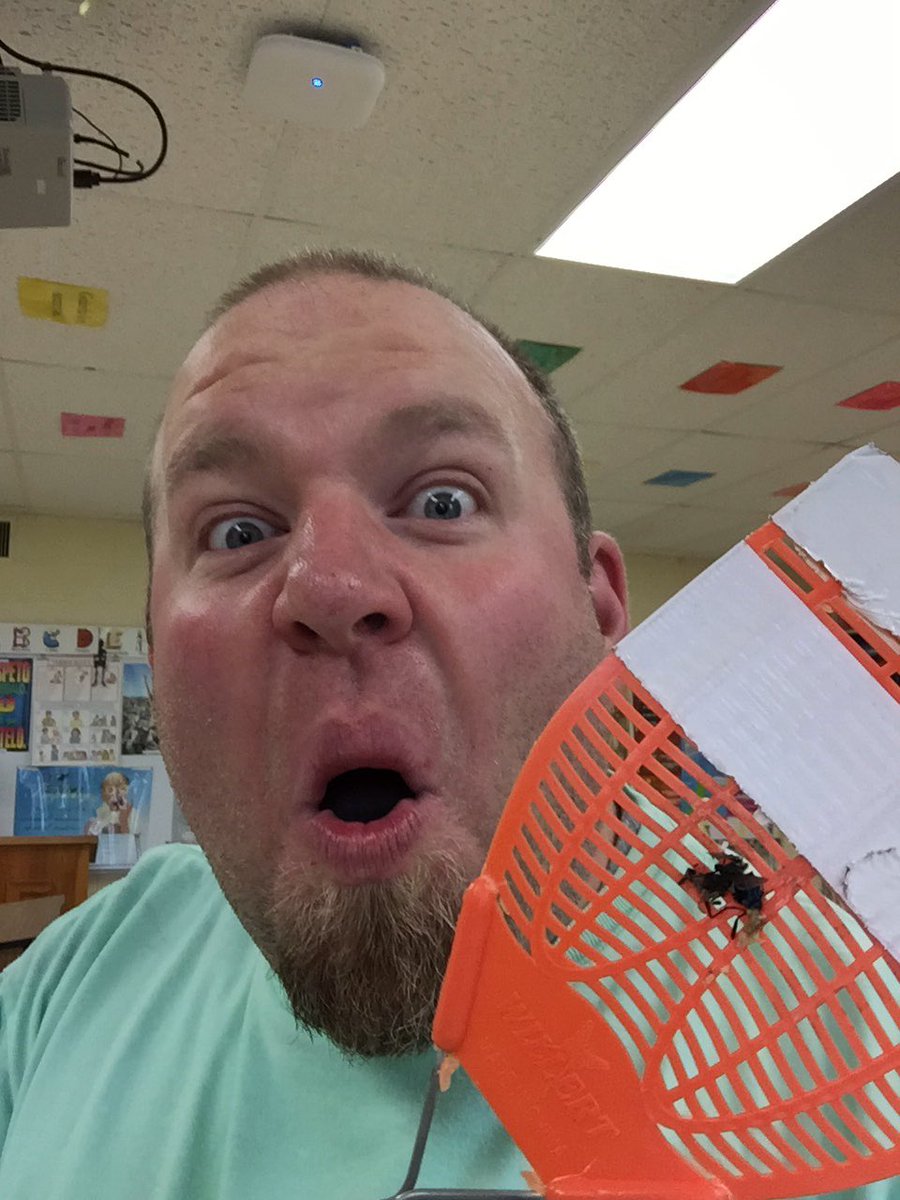 bamcmahan75's tweet photo. @SHSYBK2015 @l_hatch When your Spanish teacher actually uses his #matamosca #bobcats432 #dontworryIwasheditoff https://t.co/8O3z9KmTfQ