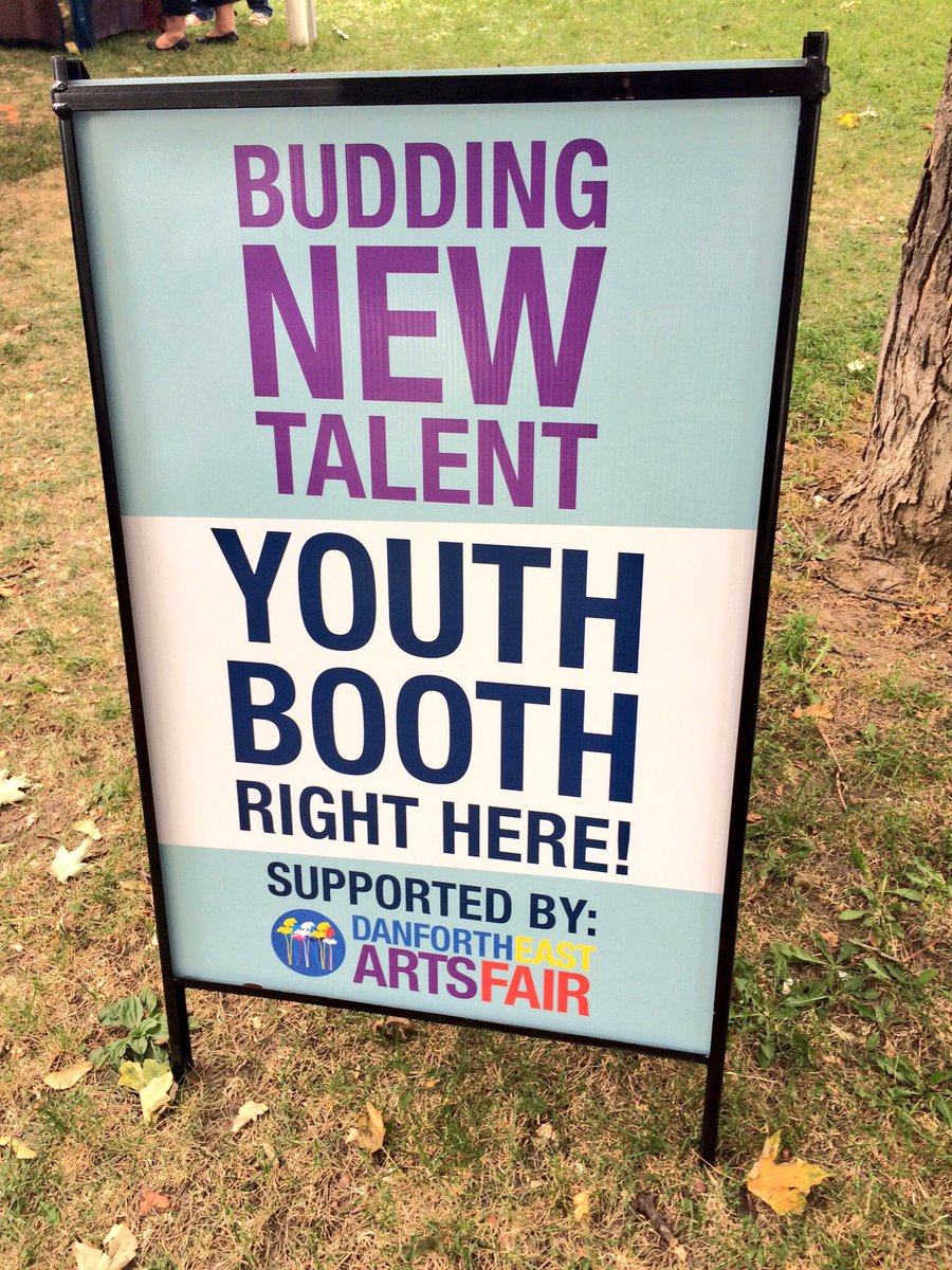 Do you know a talented young artist? Now accepting applications for #DECAF2016! deca-arts.ca/exhibitors/you…