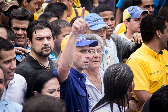 La manifestación de la oposición en Caracas vista por el lente de <a href="/diegovallenilla/">Diego</a> prodavin.ci/1Wq9Hqd