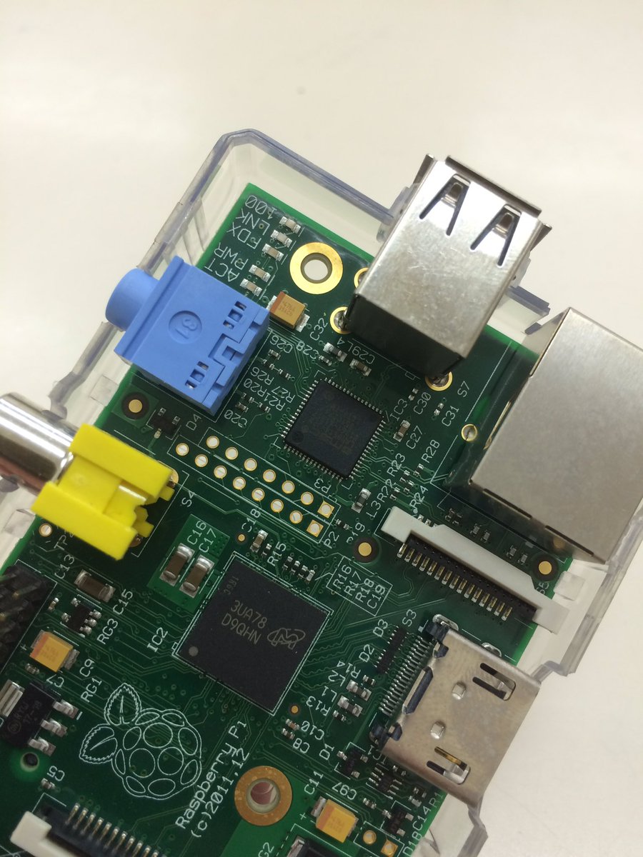 naossan8989's tweet image. 倉庫をあさってたら #raspberrypi1 が発掘されたので #CUPS サーバにできないかと画策中だが USB とか RCA 端子とか出っ張ってんのが気になんよ。とっちゃってよかったっけこれ？