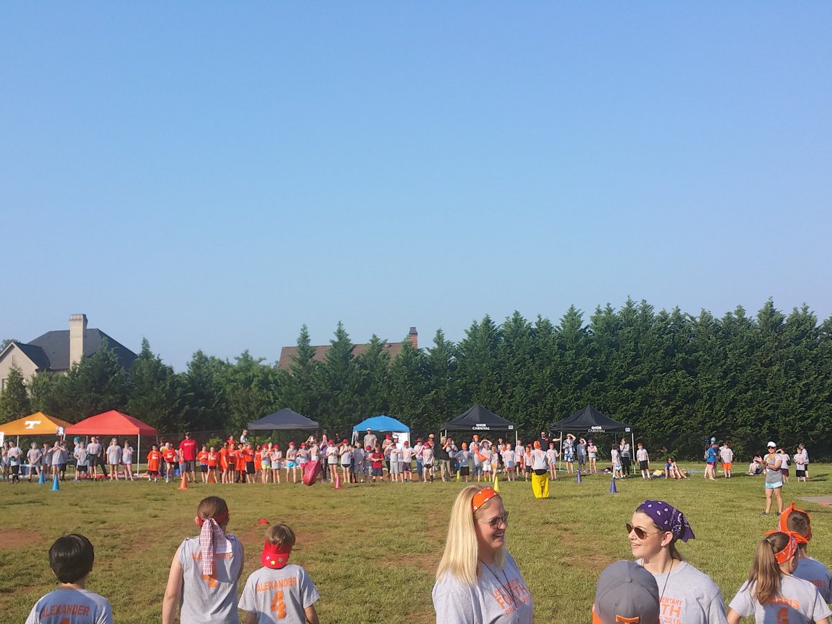 lottselementary's tweet photo. Fourth Grade Field Day at Lotts. 
@LottsPTA 
#lottsrocks https://t.co/fRjePSAEz1