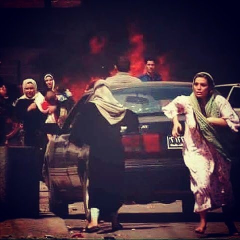 عجوز من ألصبح حطت جدر عالنار
منتضرة أبنها أيجيب مسواكة
ومن صار ألعصر دكو عليها ألباب
من لحمات أبنها أنطوها علاكة-