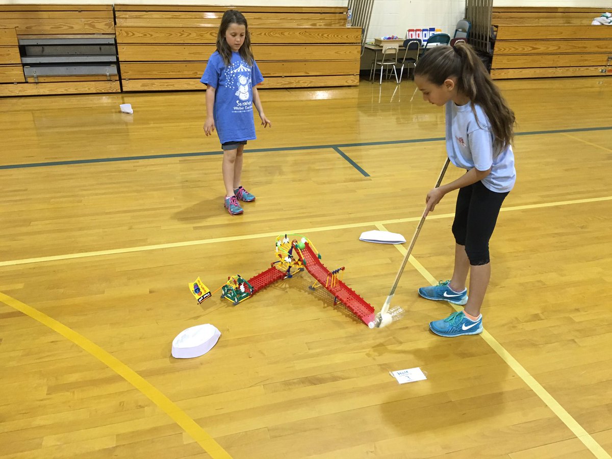 SeaviewES's tweet photo. STEAM created mini golf for event day games! #SeaviewInspires https://t.co/hmzfM1Dqpt