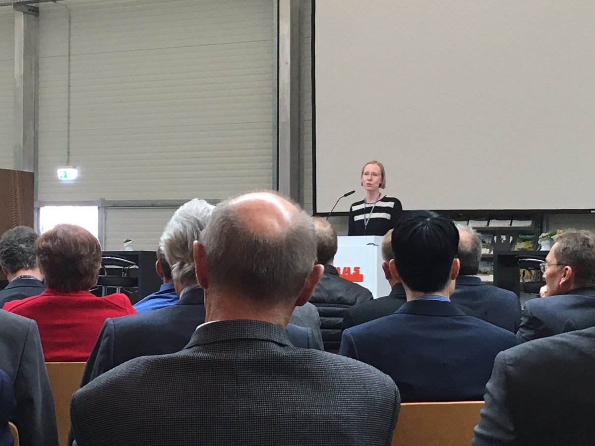 C_Drackert's tweet photo. Grußwort von Landrätin Bürkle beim Unternehmerabend #madeinSIG: "#Vernetzung ist wichtig" https://t.co/rL0lz8grji