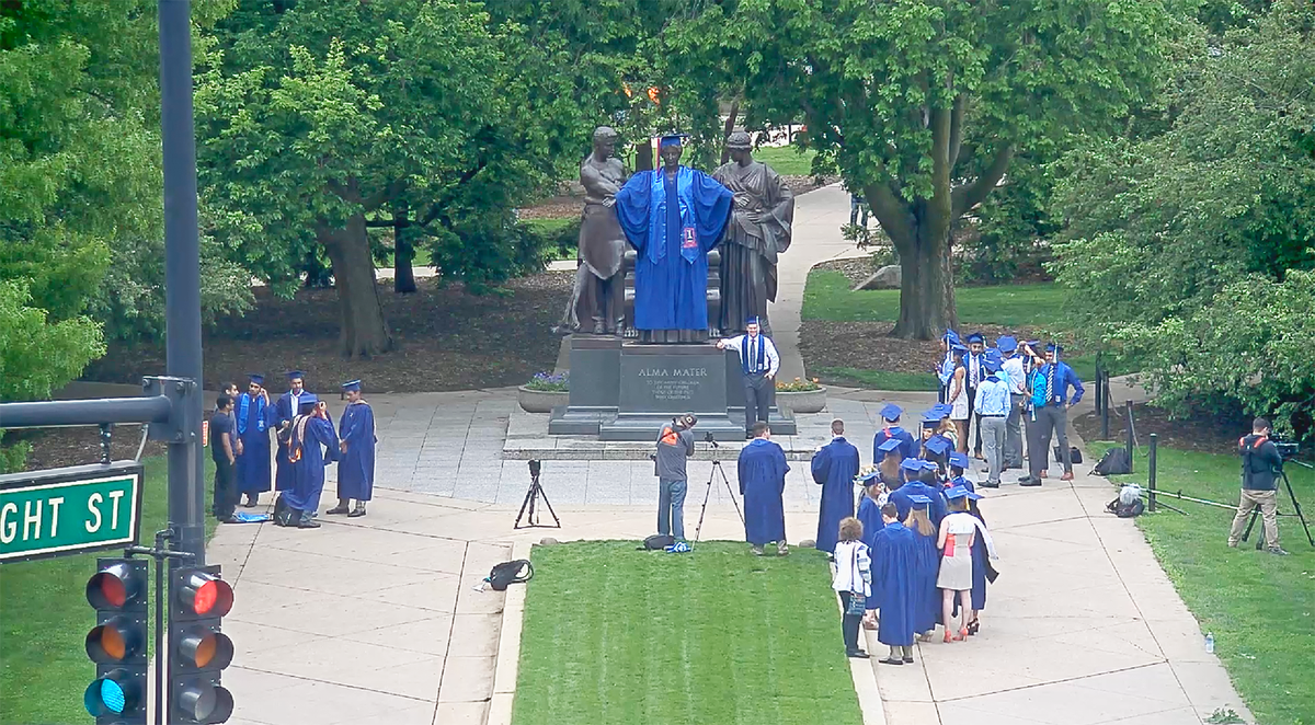 UofIllinois's tweet photo. Weather permitting, Alma Mater will wear her cap &amp; gown thru tomorrow. Check the wait: https://t.co/NBEooXvsv9 🎓 https://t.co/2YcxLl8k5X