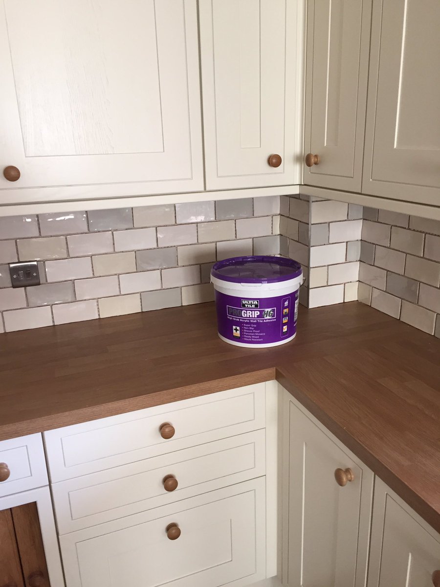 RawTiling's tweet image. Craquele glazed kitchen walls all completed with @Ultra_Tile products.