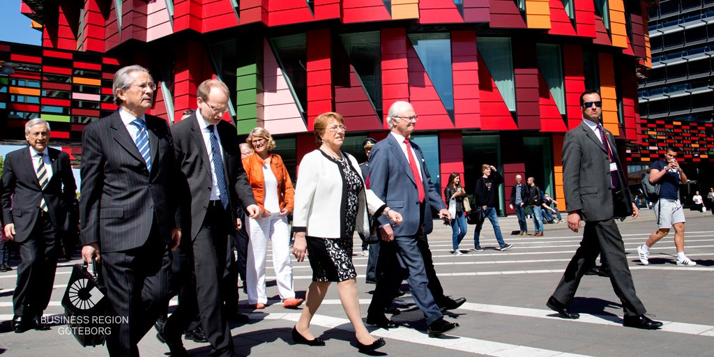 greengothenburg's tweet photo. Chile's President Bachelet with the King of Sweden @Lindholmen Science Park visiting ElectriCity @VolvoBusGlobal https://t.co/dYUOgEY1eS