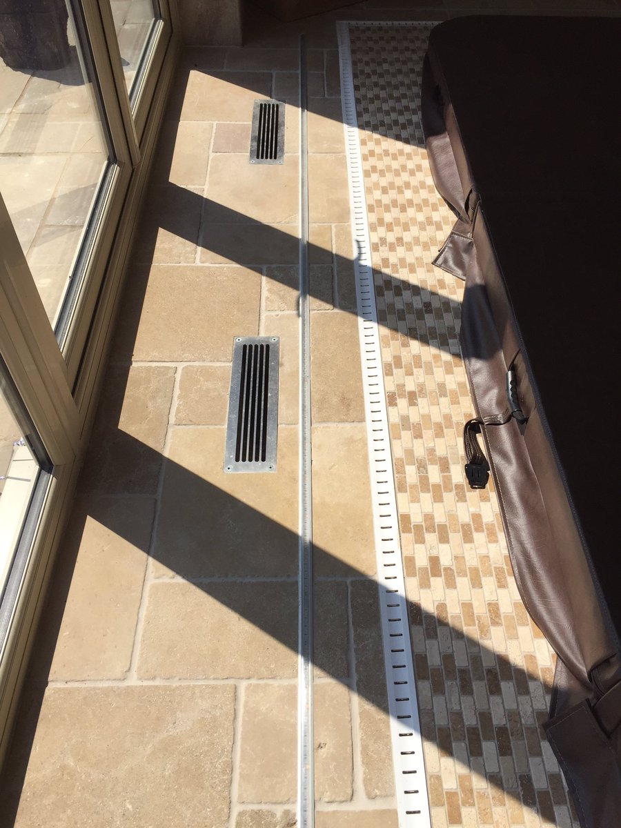 RawTiling's tweet image. Finally popped in to see the competed spa building a huge thanks to Darren @MapeiUKLtd for providing the .. (1/2)