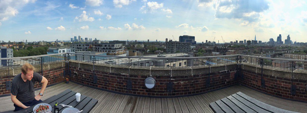 robbiegarbutt's tweet image. With @VectorMeldrew having some rooftop lunch -  po-ke...of course #dazzleship #pillbox #london