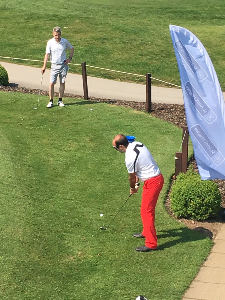 Hannah_jayne86's tweet photo. Blind chipping not so easy @jpandbrimelow @StAnnsHospice #golf day https://t.co/vAygYoZjGF