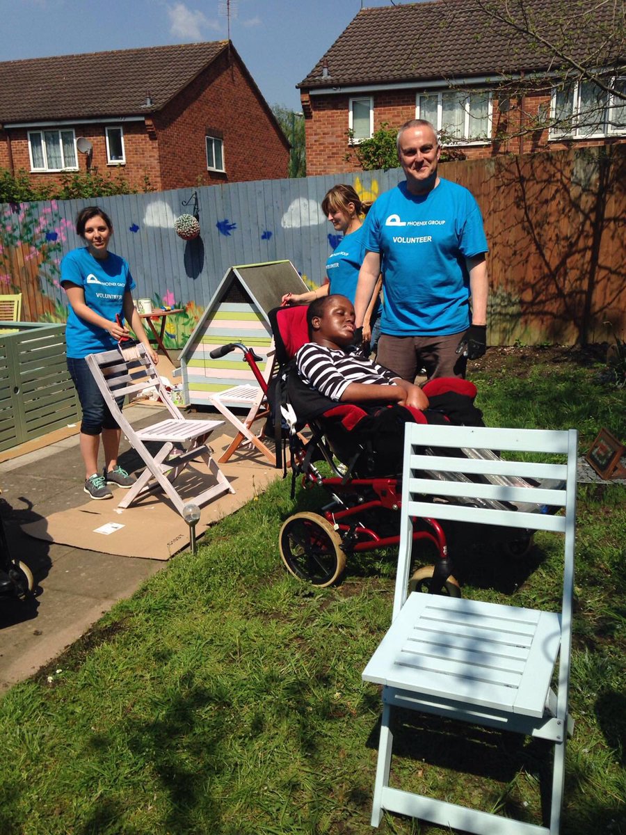 tridentgrp's tweet photo. What an amazing day to have the @Phoenix_Careers over to upcycle Trescott Road's garden! https://t.co/GTQeIBYJv5