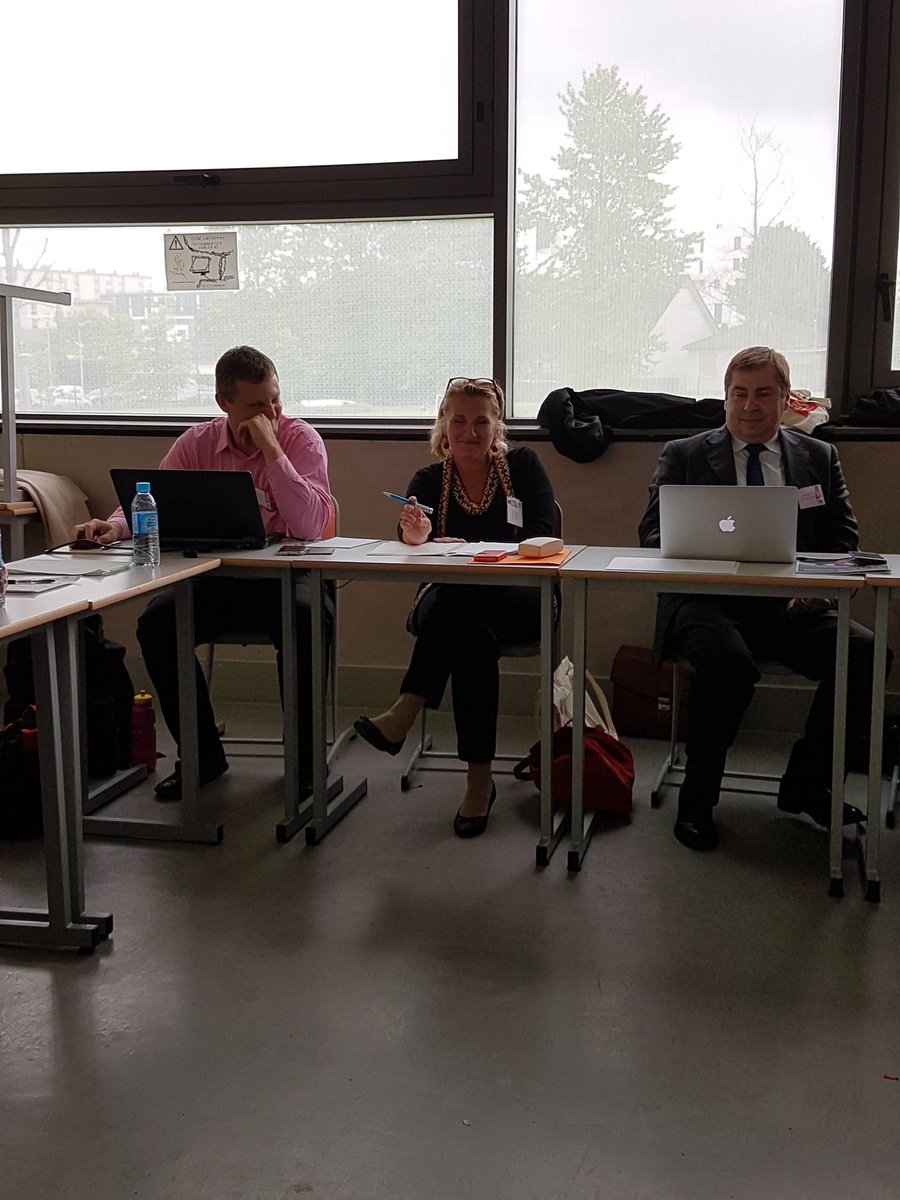 e_desaintleger's tweet photo. #colloquecom @lesIUT @iut_ucp  atelier. Montrer que les #IUT sont des experts de l'innovation pédagogique. https://t.co/SNI482KWUb