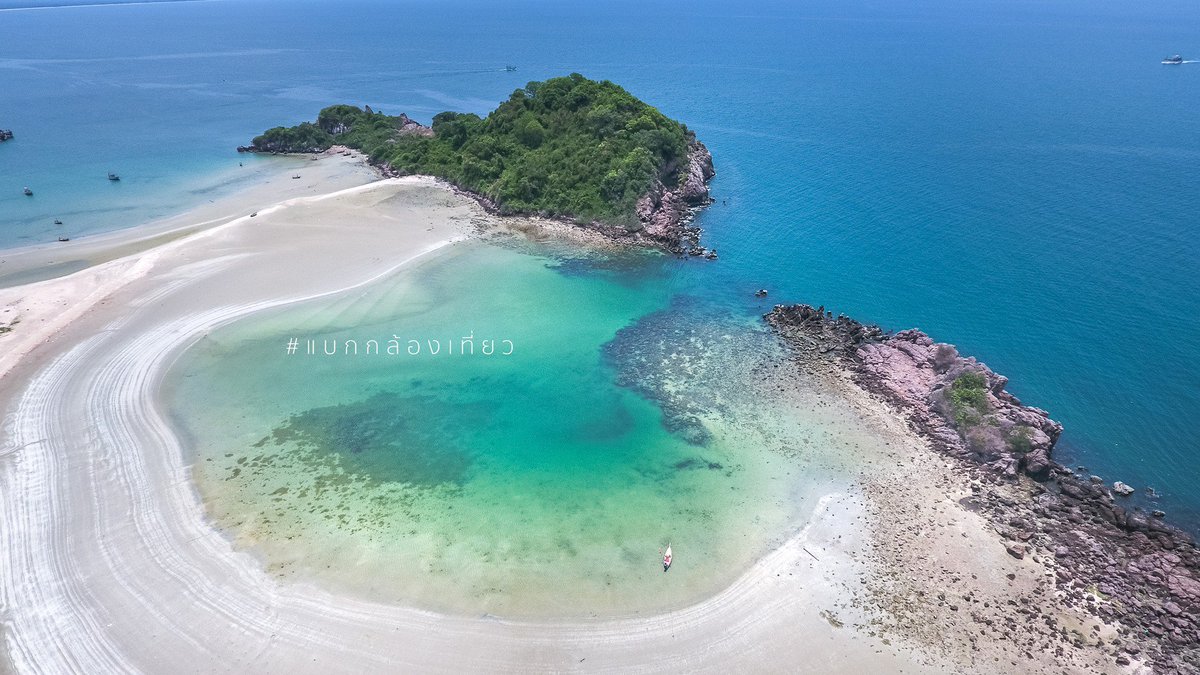 go2Thailand's tweet photo. อ่าวหัวฟิน อ.บางสะพาน จ.ประจวบคีรีขันธ์ 
ชายหาดโค้งเกือบจะเป็นรูปวงกลม ระดับน้ำตื้นและใสแจ๋ว
FB: แบกกล้องเที่ยว https://t.co/5puBqcsmYf