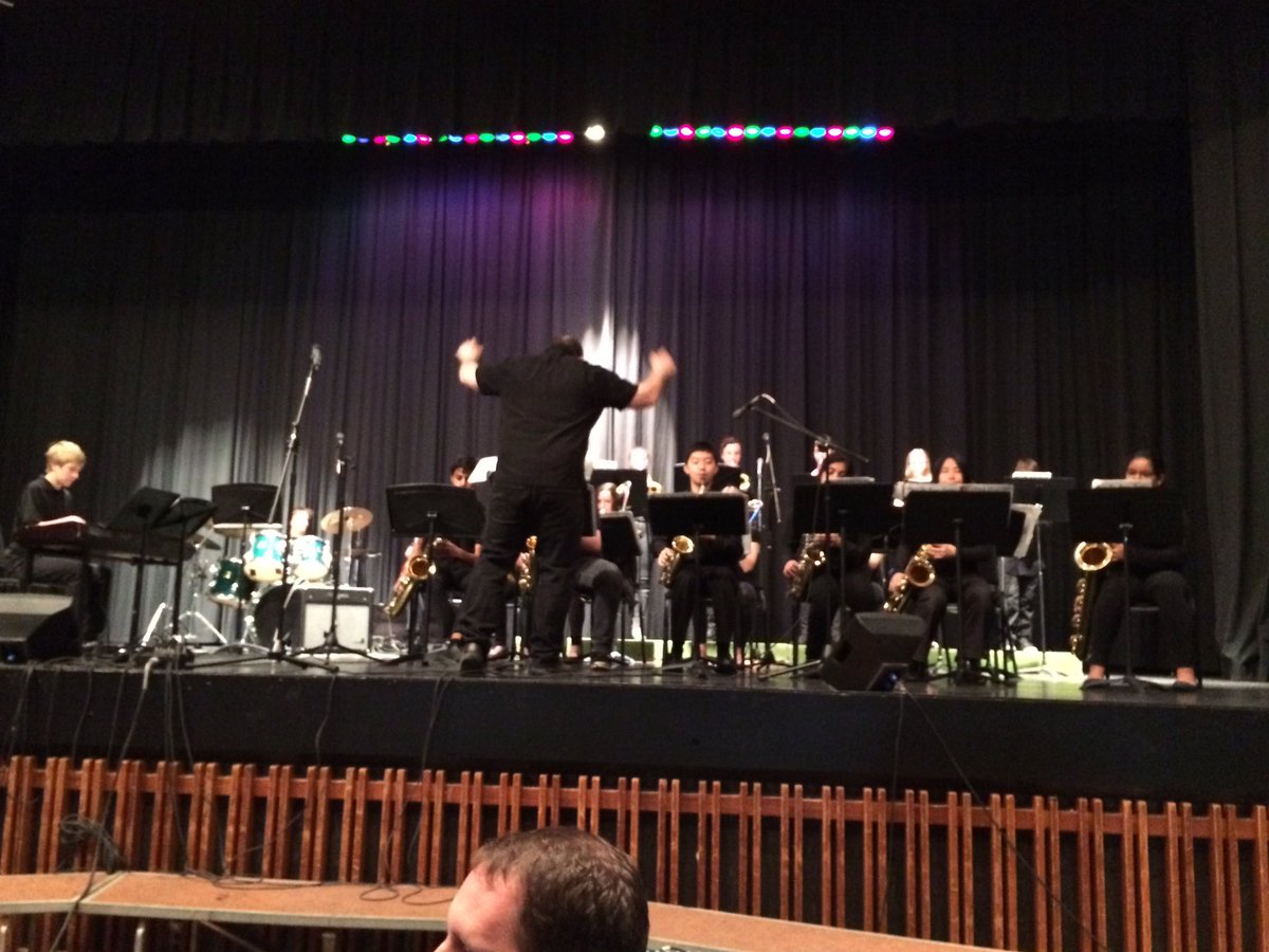 ArtsHWDSB's tweet photo. @DalewoodSchool up first! Mood Indigo at #hwds jazzfest!Awesome performance of a classic jazz tune! @sgoodacreHWDSB https://t.co/Dbho7zJJdG