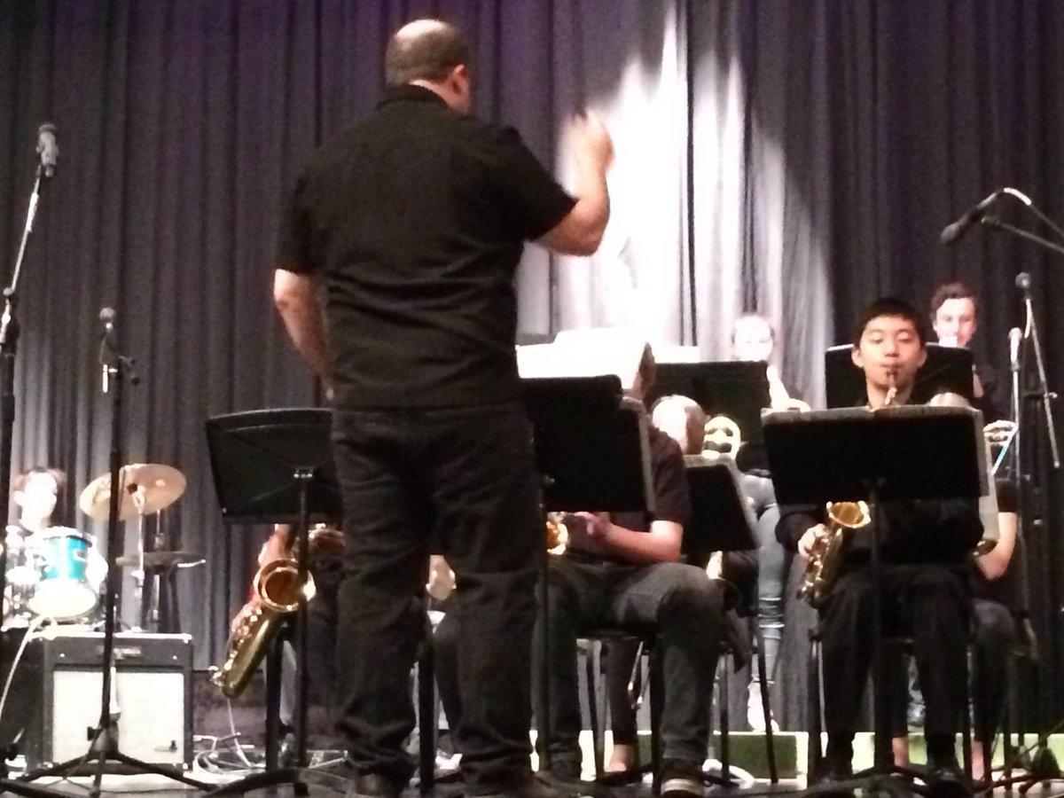 ArtsHWDSB's tweet photo. @DalewoodSchool up first! Mood Indigo at #hwds jazzfest!Awesome performance of a classic jazz tune! @sgoodacreHWDSB https://t.co/Dbho7zJJdG
