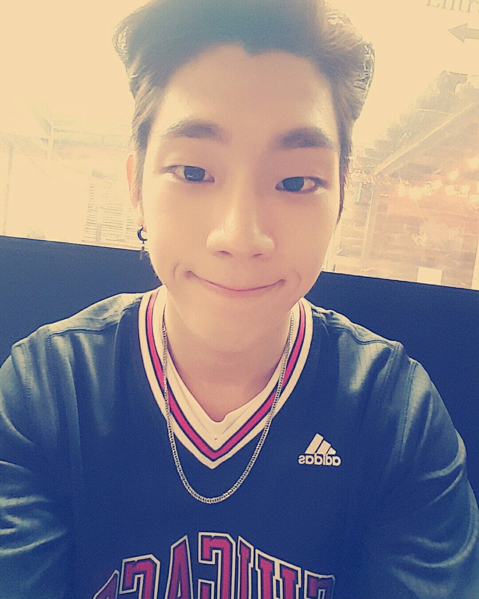 KNKOfficial220's tweet photo. 하하하~ 요즘은 난 이런데 넌 어때?
#knk #youjin #크나큰 #유진 #하하하 #요즘 #넌 #오때 #요 #궁금해 https://t.co/4S2ESQpMT7