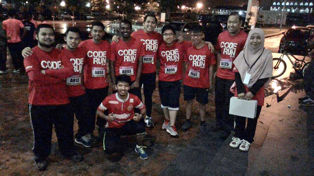 azmizulkiflee's tweet image. Dah hujung pengajian baru rajin nak join benda-benda macamni 😌👏🏼 #FSKTM #CodeRun #Team3BIP