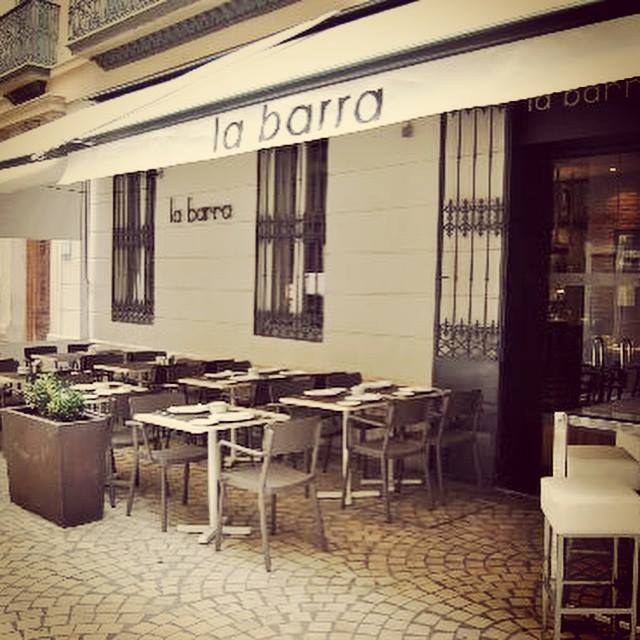 Disfruta de las mejores tapas en una espectacular terraza en #LaBarra.
ow.ly/Hsvr3008chD