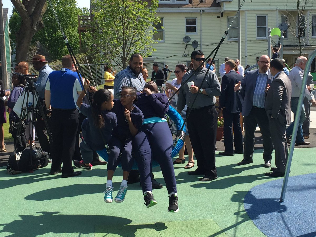 BostonParksDept's tweet photo. The sun is shinning and the kids are smiling in #Roxbury at the #MayorsCoffeeHour @WFM_Symphony @DunkinBoston https://t.co/NzGULnd7fB