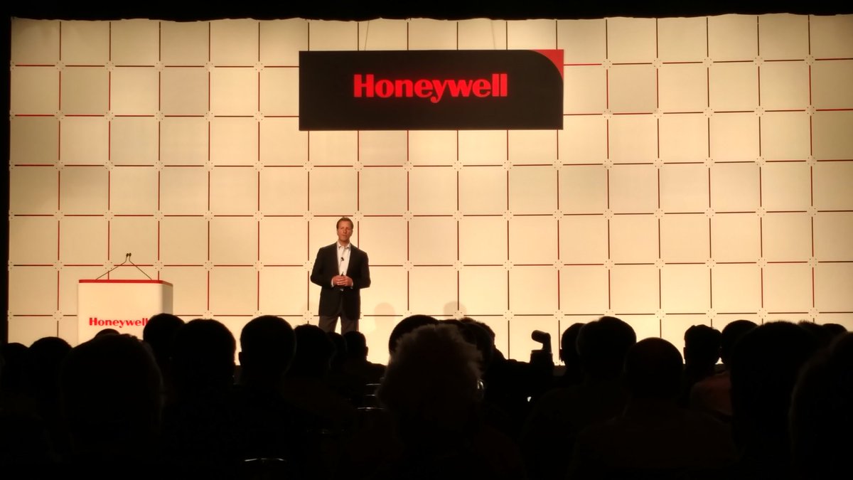 hadonnelly10's tweet image. @VZEnterprise Tony Recine talks #CX centric innovation @Honeywell_Aero #TechnoSummit #futuremaker @TamaraMcCleary