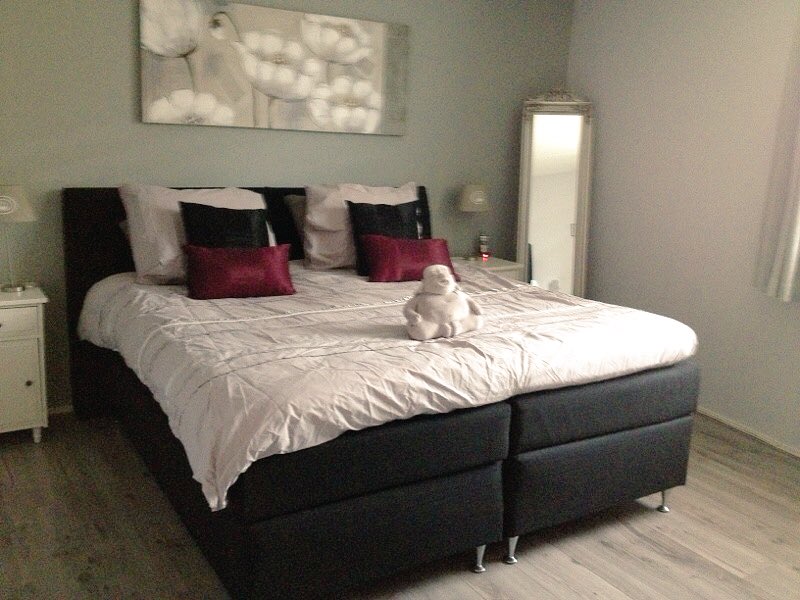 JoyceTerpstra's tweet image. Opzoek naar dé verkoopmakelaar voor ons huis! #rhoon #makelaar #huistekoop