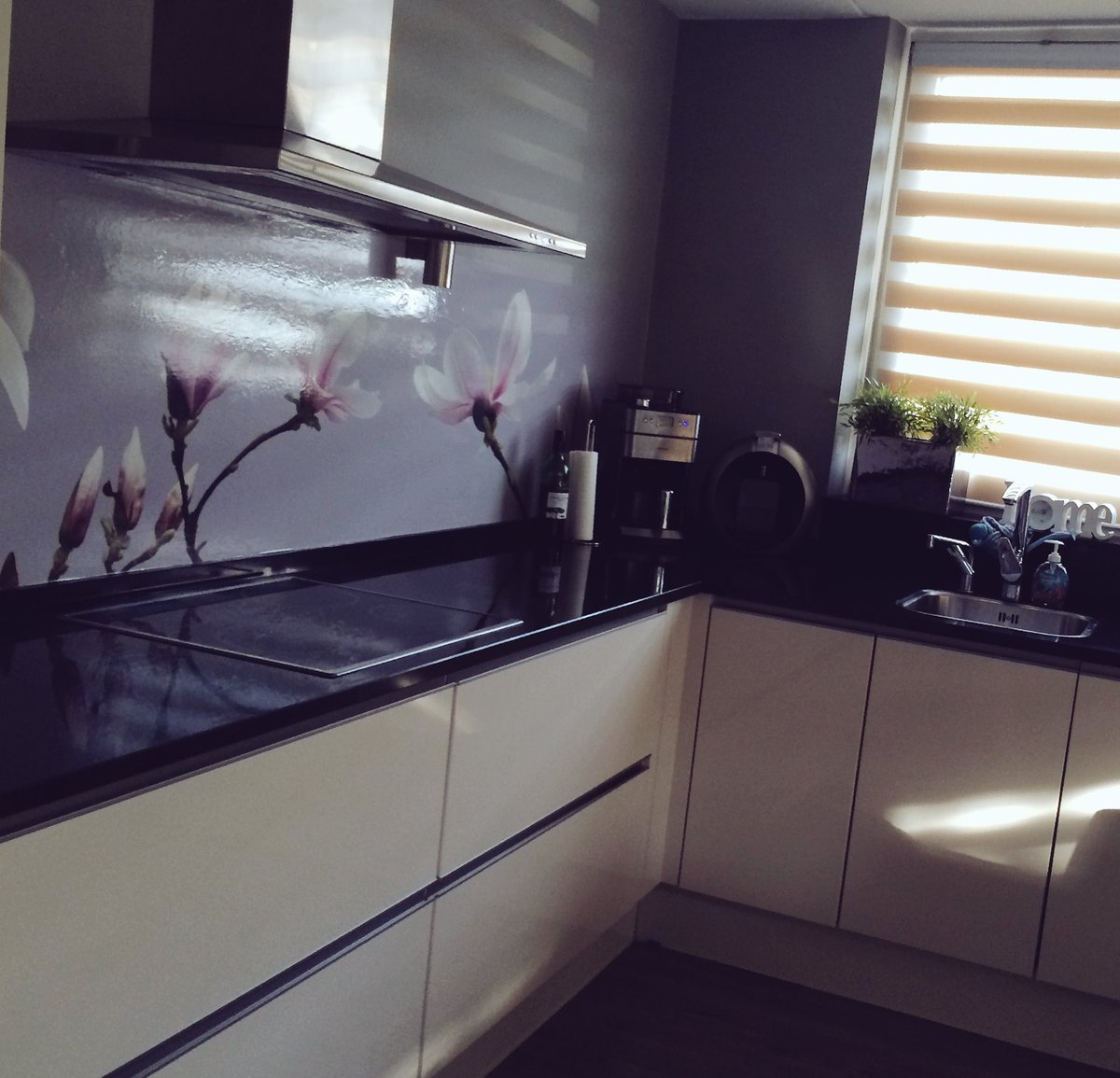 JoyceTerpstra's tweet image. Opzoek naar dé verkoopmakelaar voor ons huis! #rhoon #makelaar #huistekoop