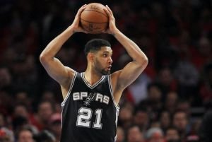 LaQ8213's tweet photo. #GOSPURSGO 📣🏀 #SpursvsThunder We got this tonight! I still believe! #Win4Tim @spurs @spurs_luis https://t.co/fEmKV8zsxt