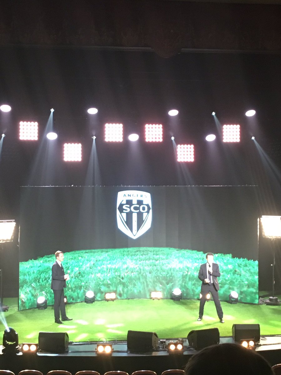 ConfluencesP's tweet photo. "On vient de vivre une année INIMAGINABLE!" @ChristopheBechu #Angers #EmotionSCO #ligue1 https://t.co/d774yX0ImD