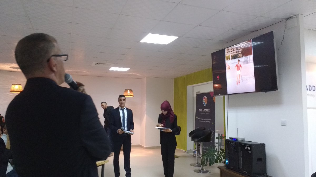 theaddressdz's tweet photo. Hafid Derradji commente une photo de lui jouant au foot étant petit. #successStories #theaddressdz https://t.co/rsBGvw3DgB