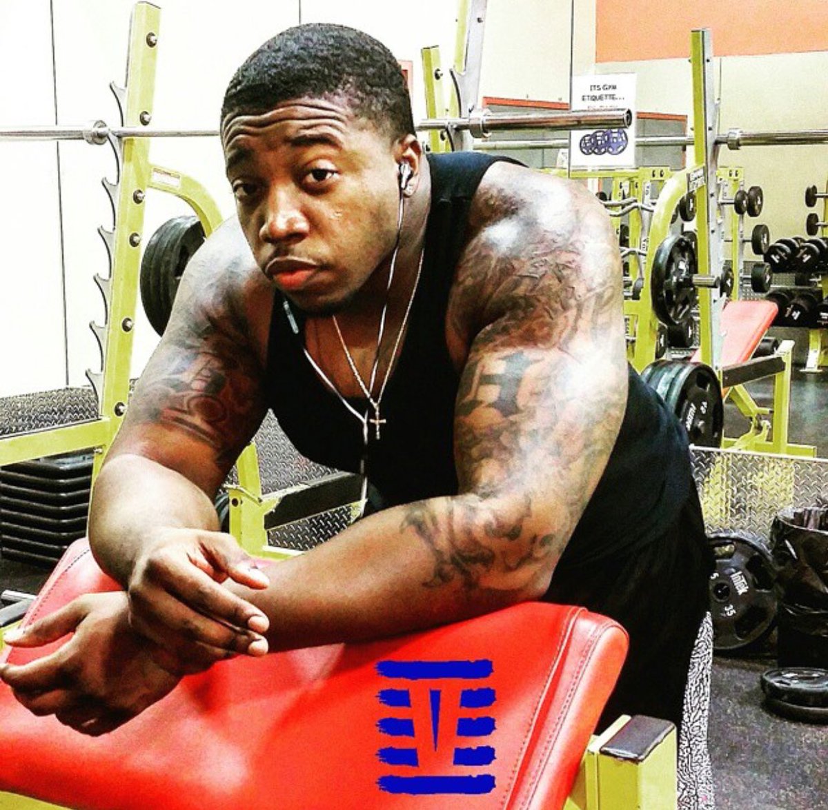_KingBG's tweet photo. I know I'm late but I just found out about #BigGuyTwitter so yahh, I'm jus gonna leave this here 6'3" 255lbs https://t.co/IS4idvATV7