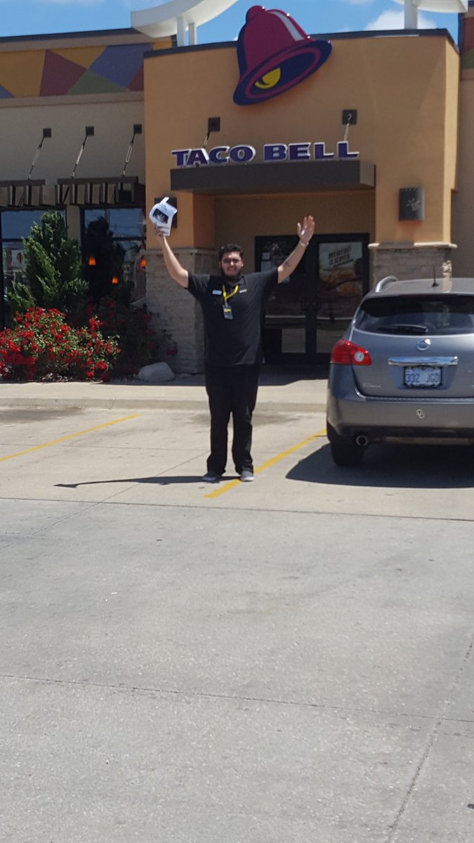 WL_AlexanderRob's tweet photo. @wl_byoung @WL_WIT @PlainsRD @TimMiller44. Russeled a few feathers over by ATT but we dig Taco Bell. #DisruptiveWIT https://t.co/EKsMdudEFi