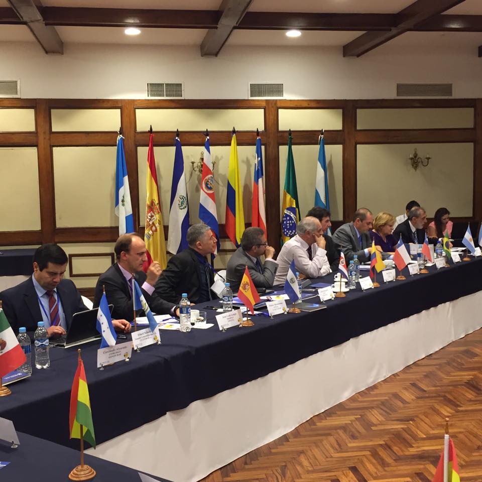 AsobanBolivia's tweet photo. 17 países reunidos en el Encuentro Latinoamericano de Operadores de Cámaras de Compensación #elocc #SCZ #BOLIVIA https://t.co/Jm1dsPgRfP