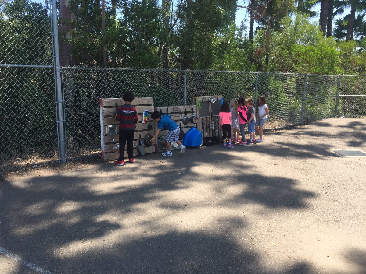 kalebrashad's tweet photo. Old pots + pans + pallets > repurposed into a Playground Music Wall! #MakeSomething #create #makered https://t.co/KgFDWOWf5c