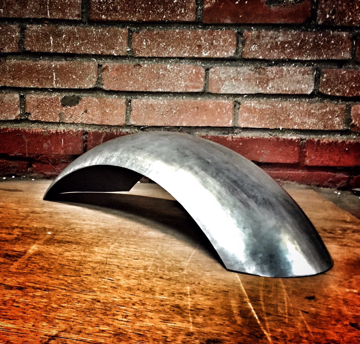 classics_69's tweet image. Ещё одно крыло готово, алюминий толщиной 1.2 - 5000р #69classics #custom #biker #bike #moto #мото #мотоцикл