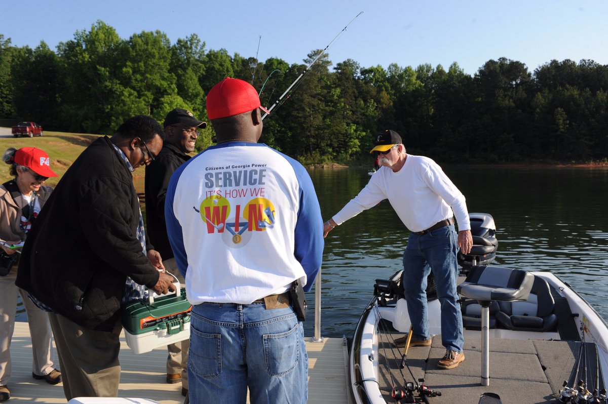 GeorgiaPower's tweet image. Thanks to our volunteers who assisted 350+ #veterans &amp;amp; Gold Star families @ Fishing for Freedom #GaPowerfulService