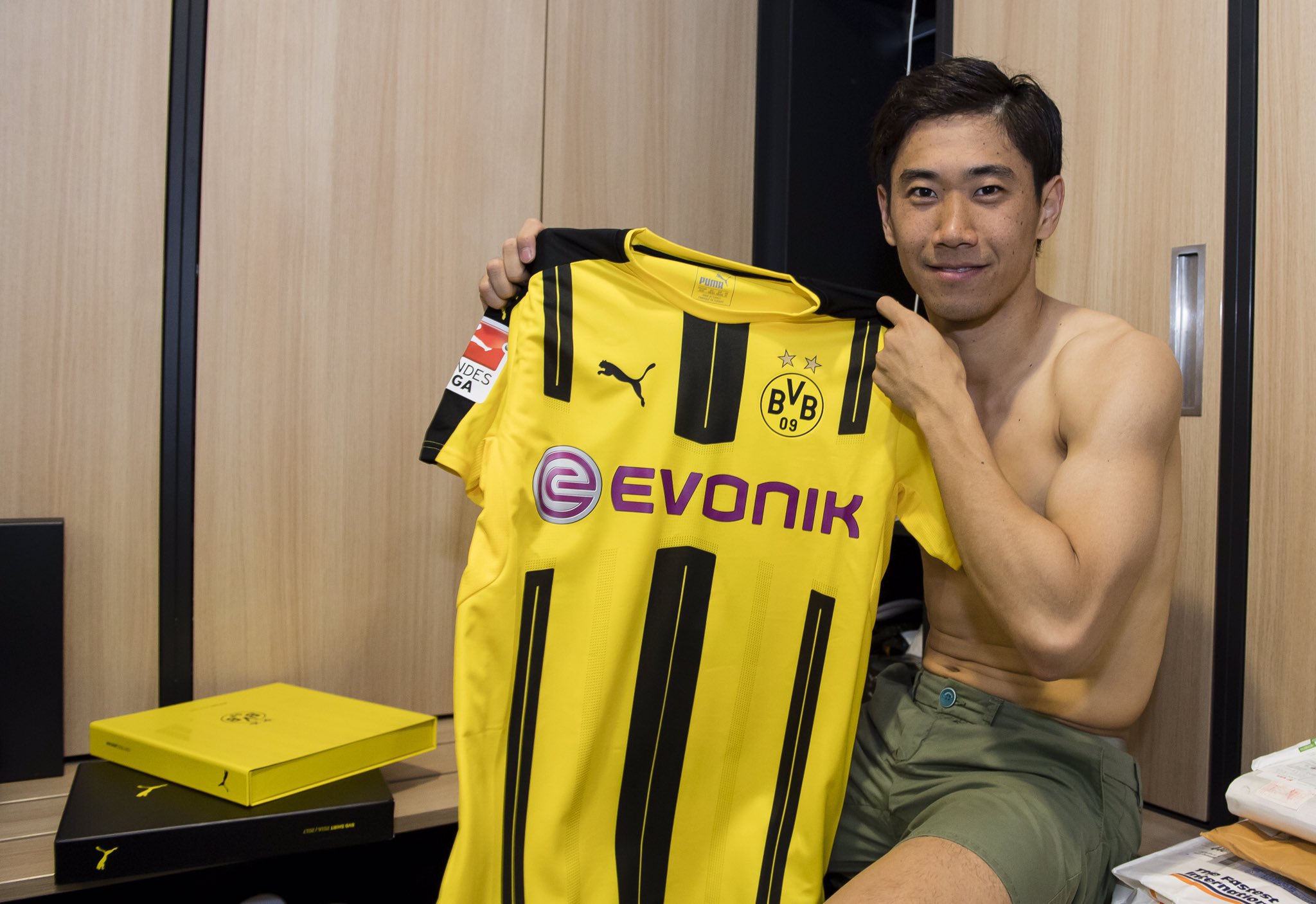 Borussia Dortmund Icymi Bvb And Pumafootball Present The New Home Jersey T Co Zjynuhtpnl T Co Inwvbx8emg Twitter