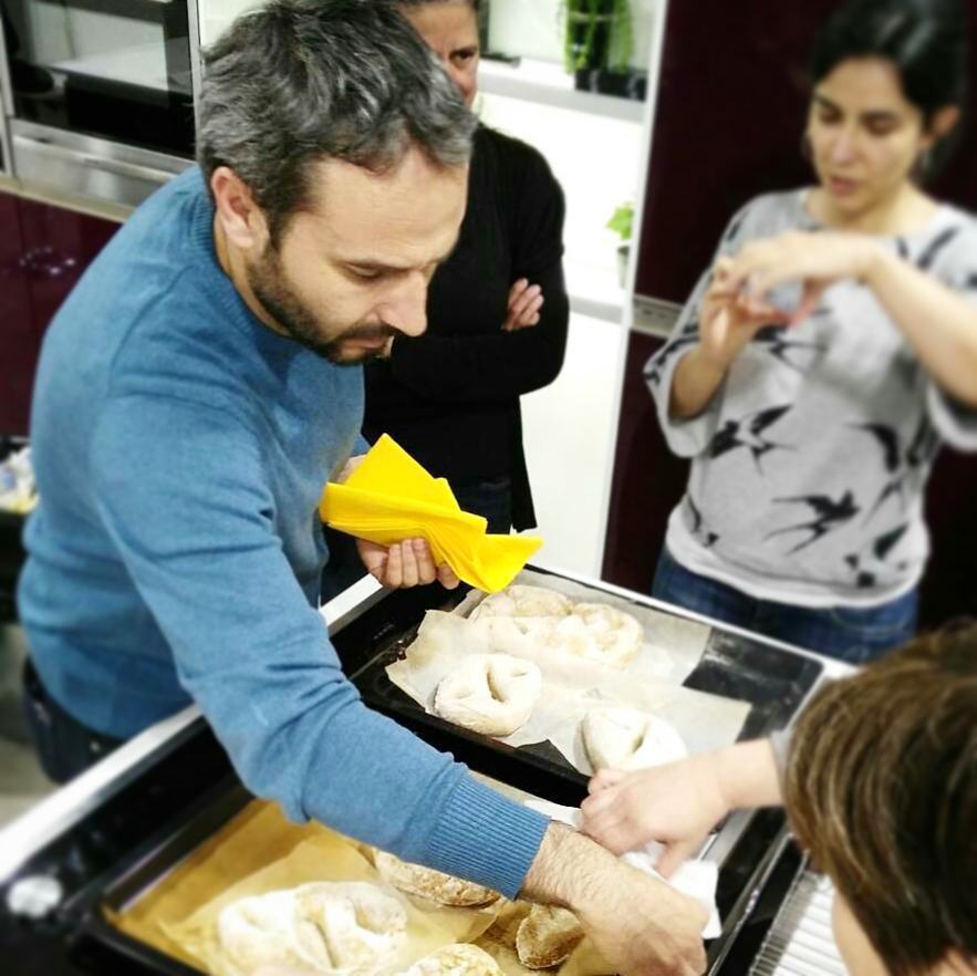 En 2 días volvemos a hacer el mejor pan #singluten con @eltallersingluten esta vez en #Valencia . La mejor manera d…