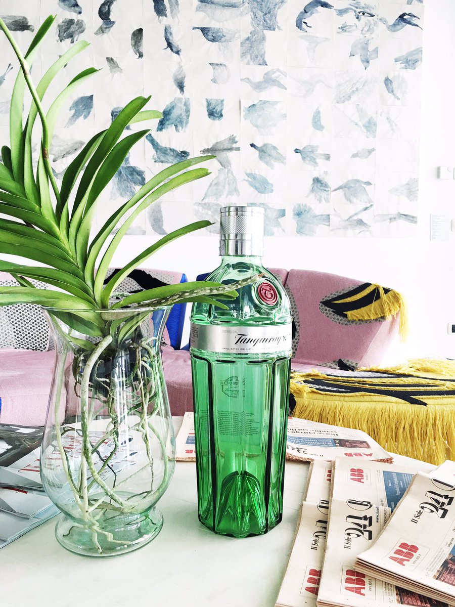 TasteofRunway's tweet photo. It's a beautiful day! Thanks to Tanqueray Ten for this moment of relax. #LoungeT #Tanqueray #ItaliaTeam https://t.co/S3amULOopX