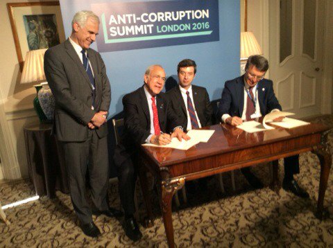 Raffaele Cantone tweet media