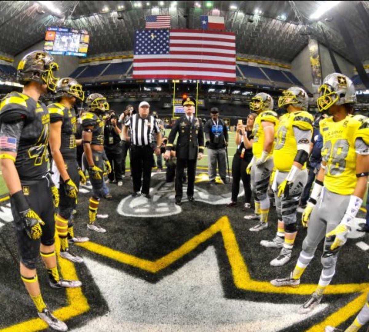 LabelMeAsQuadon's tweet photo. Blessed to be invited to play in the U.S. Army All-America Game ‼️ #3StripeLife https://t.co/S0pcMbAve2