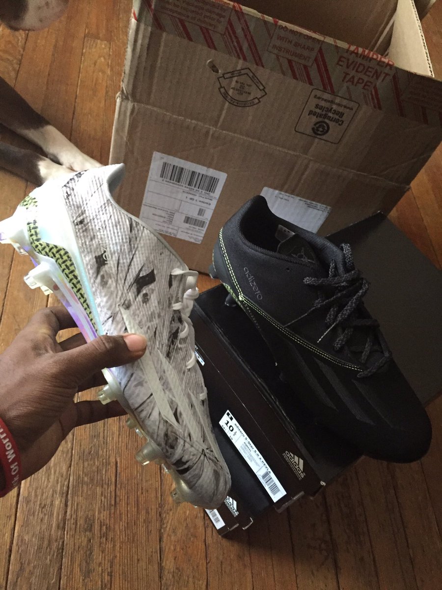 ROIMindset's tweet photo. Another day another package...I love my team #3StripeLife #AdidasFootballUS @adidasFballUS @ZSoskin thank you! https://t.co/b3h8Kjlk6y