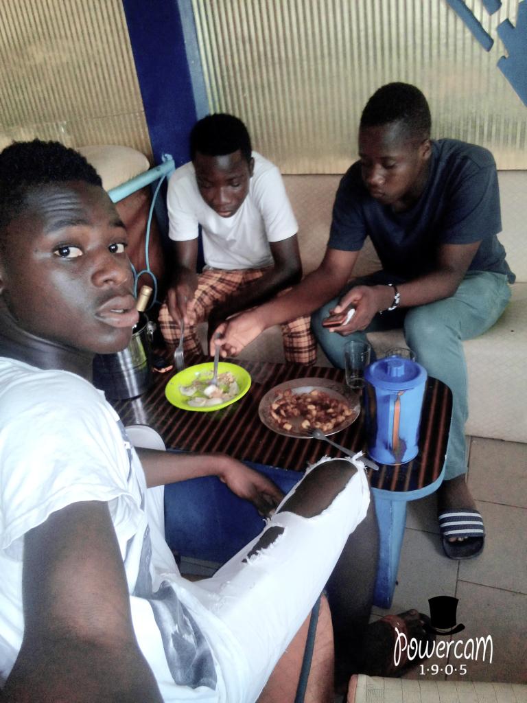 DClakeur's tweet photo. #africain #ivoirien #baoule 😂😂👍👍 https://t.co/Or4AasrvPM