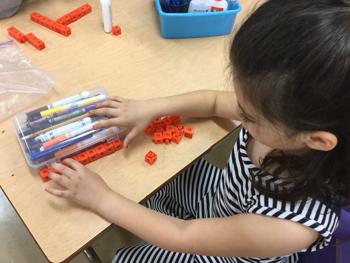 Measuring with cubes. #le58rocks #dg58learns